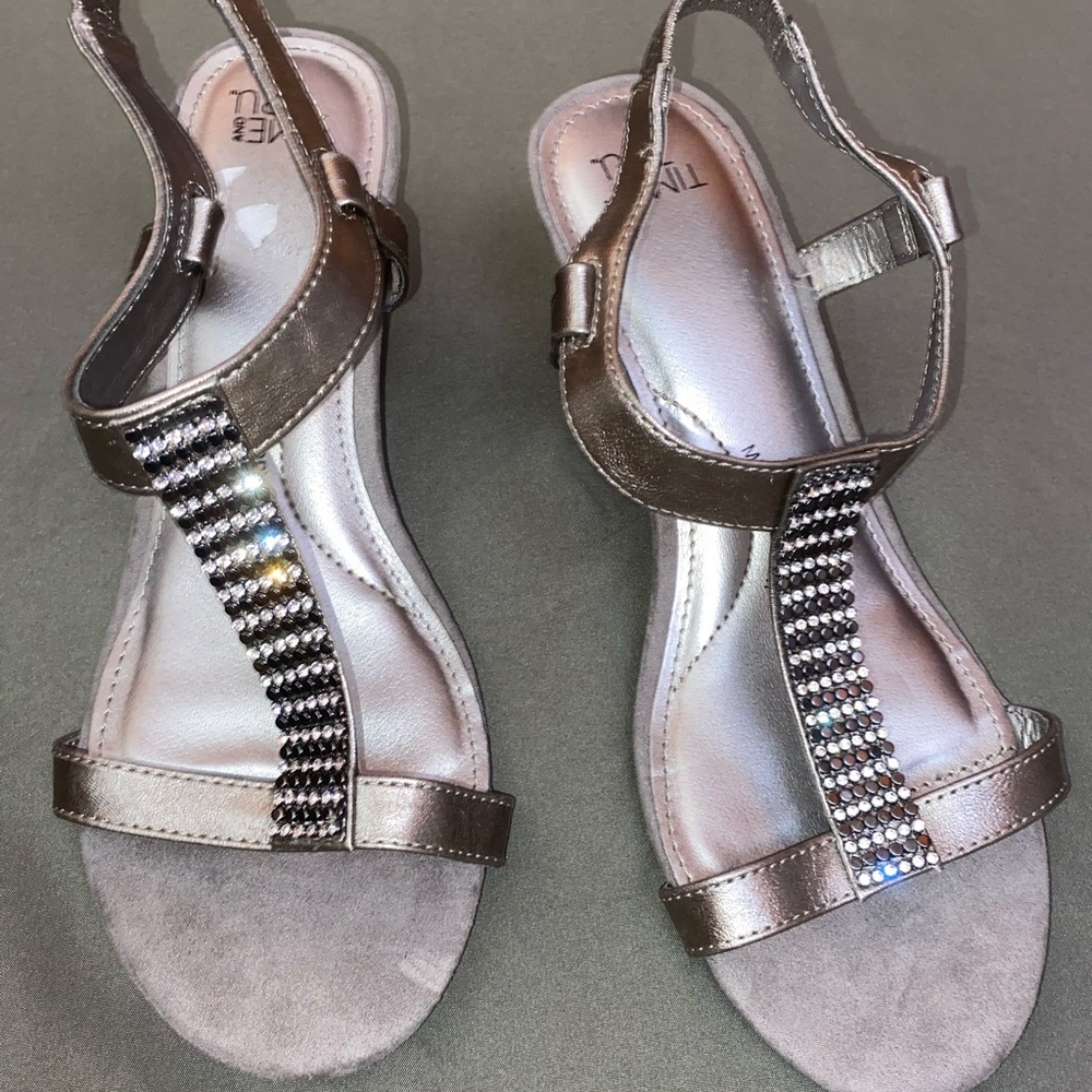 Time and Tru silver sandal